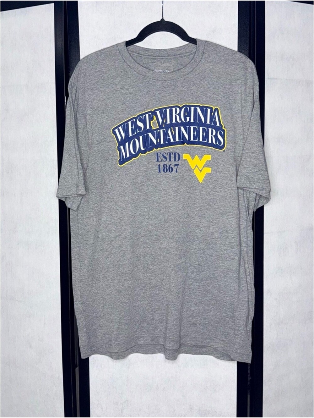 Captivating West Virginia Mountaineers Graphic Gray T-Shirt Men’s Large NWOT
